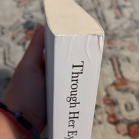 Book Called Through Her Eyes A New History of Ireland in 21 Women - Picture 2 of 5